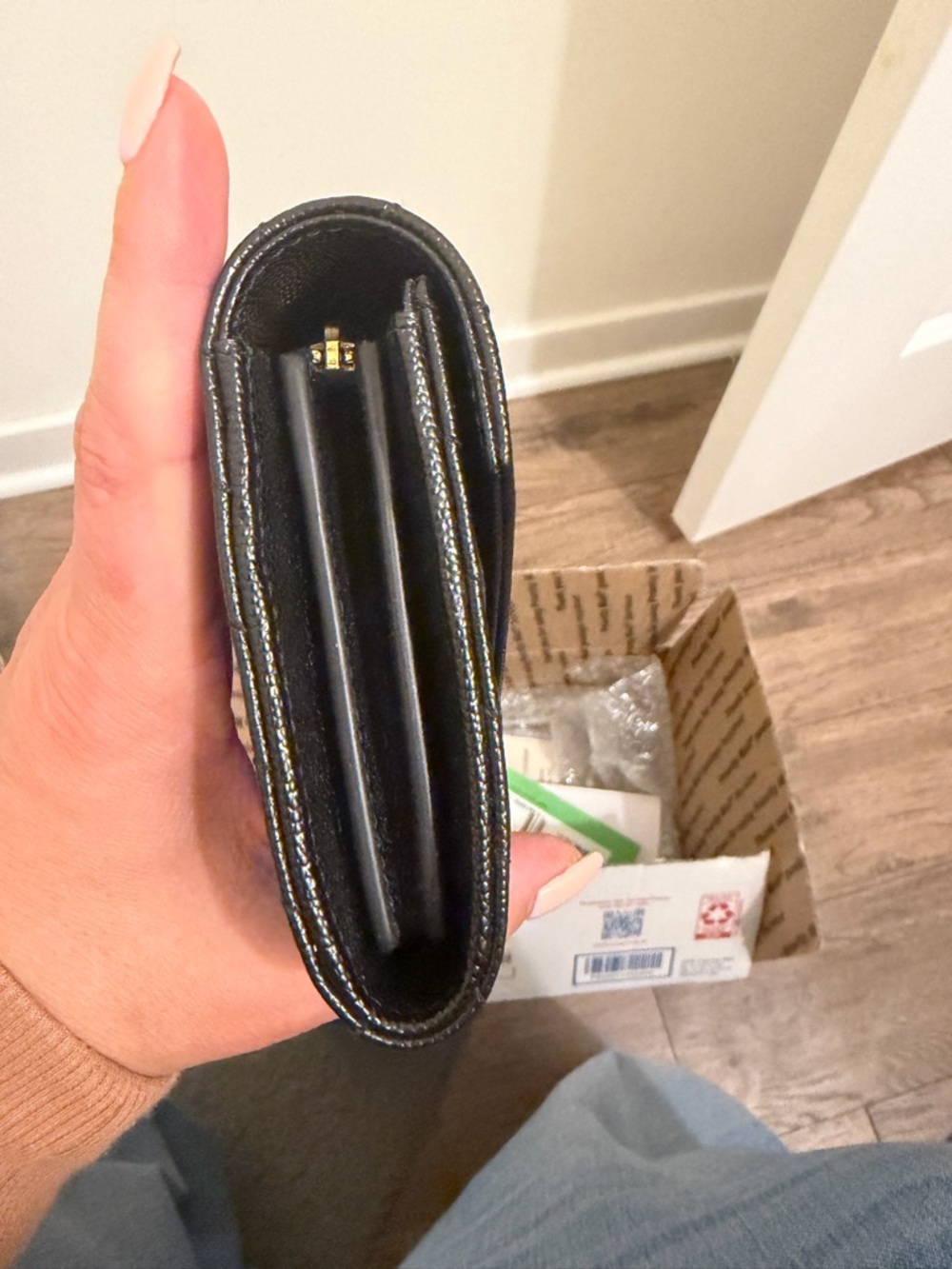 YSL CASSANDRE MATELASSÉ LARGE FLAP WALLET IN GRAIN DE POUDRE LEATHER
BLACK - Picture 8 of 11